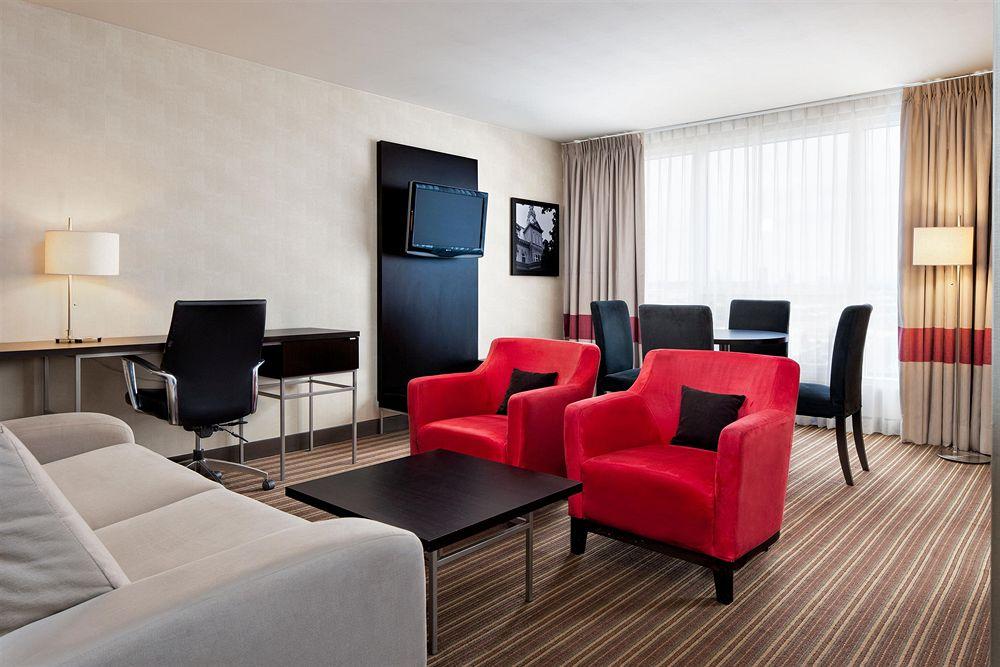 Four Points By Sheraton Levis Convention Centre Экстерьер фото